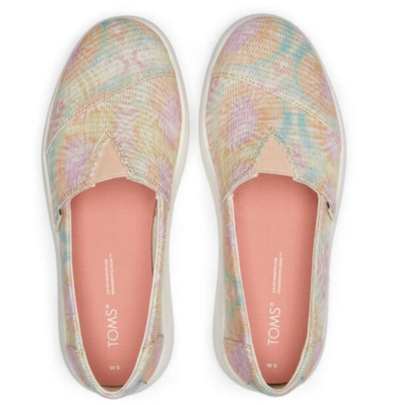 🆕Toms | Alpargata Mallow Slip On Shoes in Candy Pink Tie Dye Crochet - Picture 2 of 10